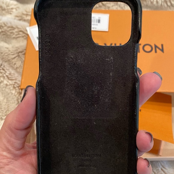 Selling my 11 pro IPhone case. Excellent condition! - Picture 4 of 4